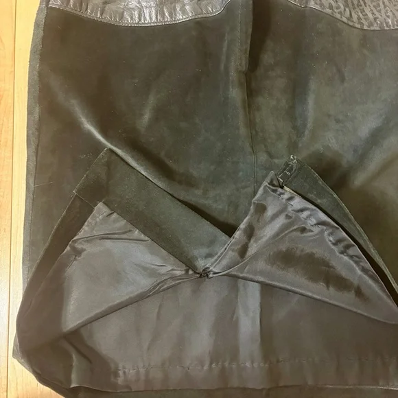 Danier Leather and Suede Pencil Skirt in Black - Picture 6 of 8